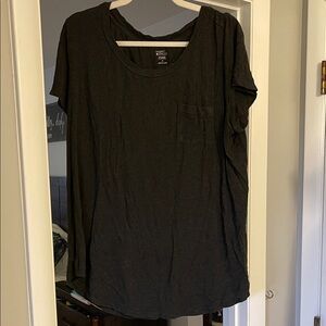 Market & Spruce 2X grey tshirt with pocket. Great condition!